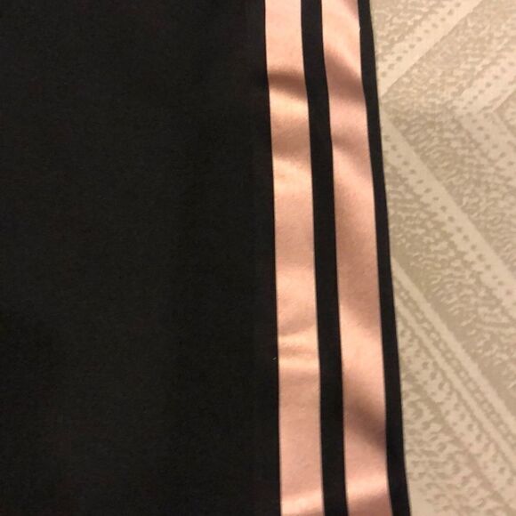 Beach Riot Black Leggings Rose Gold Side Stripes - Picture 5 of 10